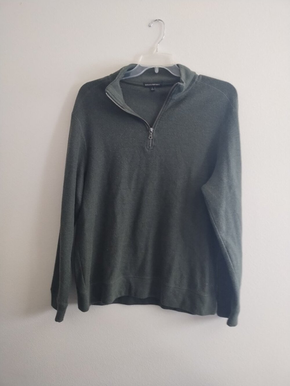 Banana Republic olive sweater size L